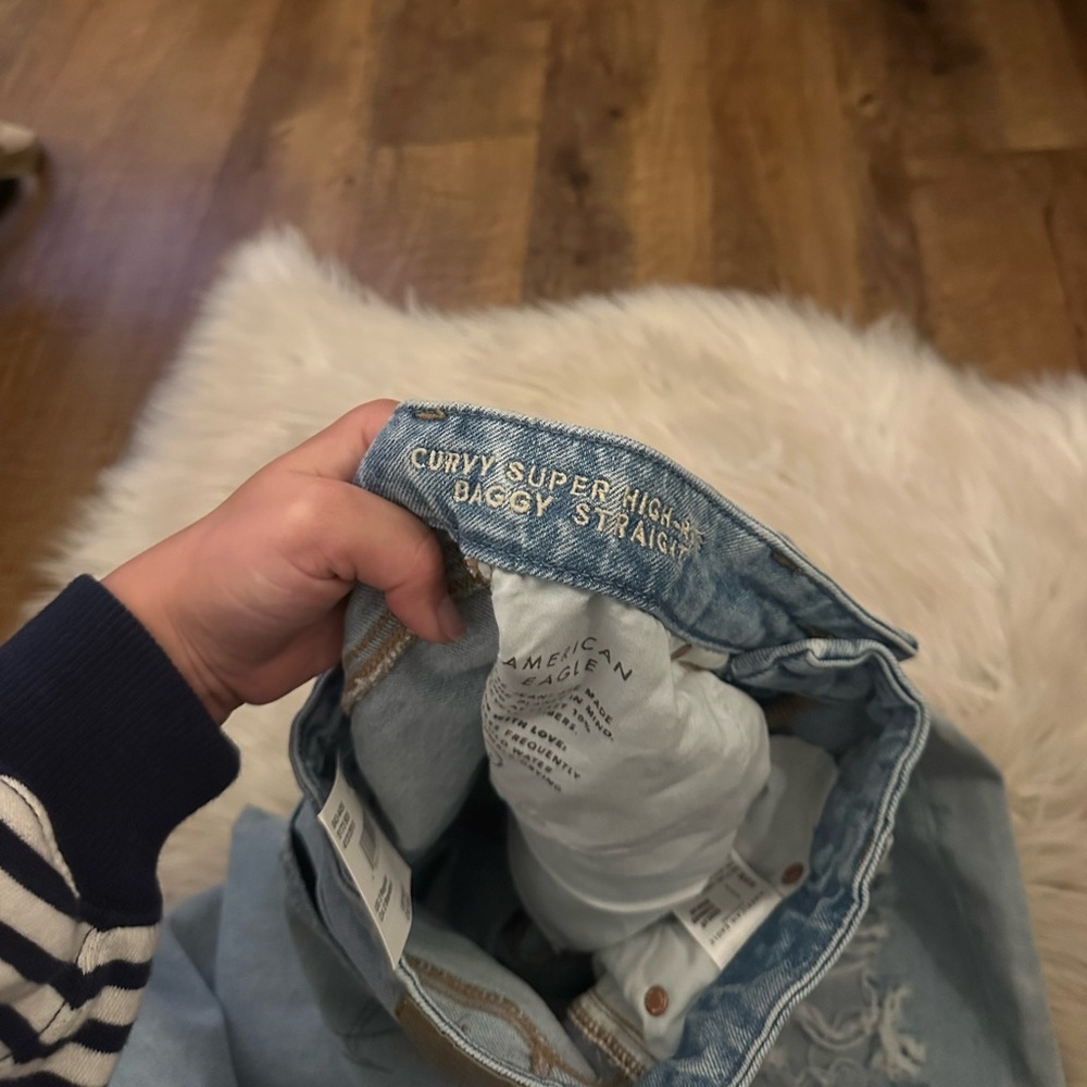 AMERICAN EAGLE Curvy Super High Rise Baggy Straight Jeans - Picture 6 of 7